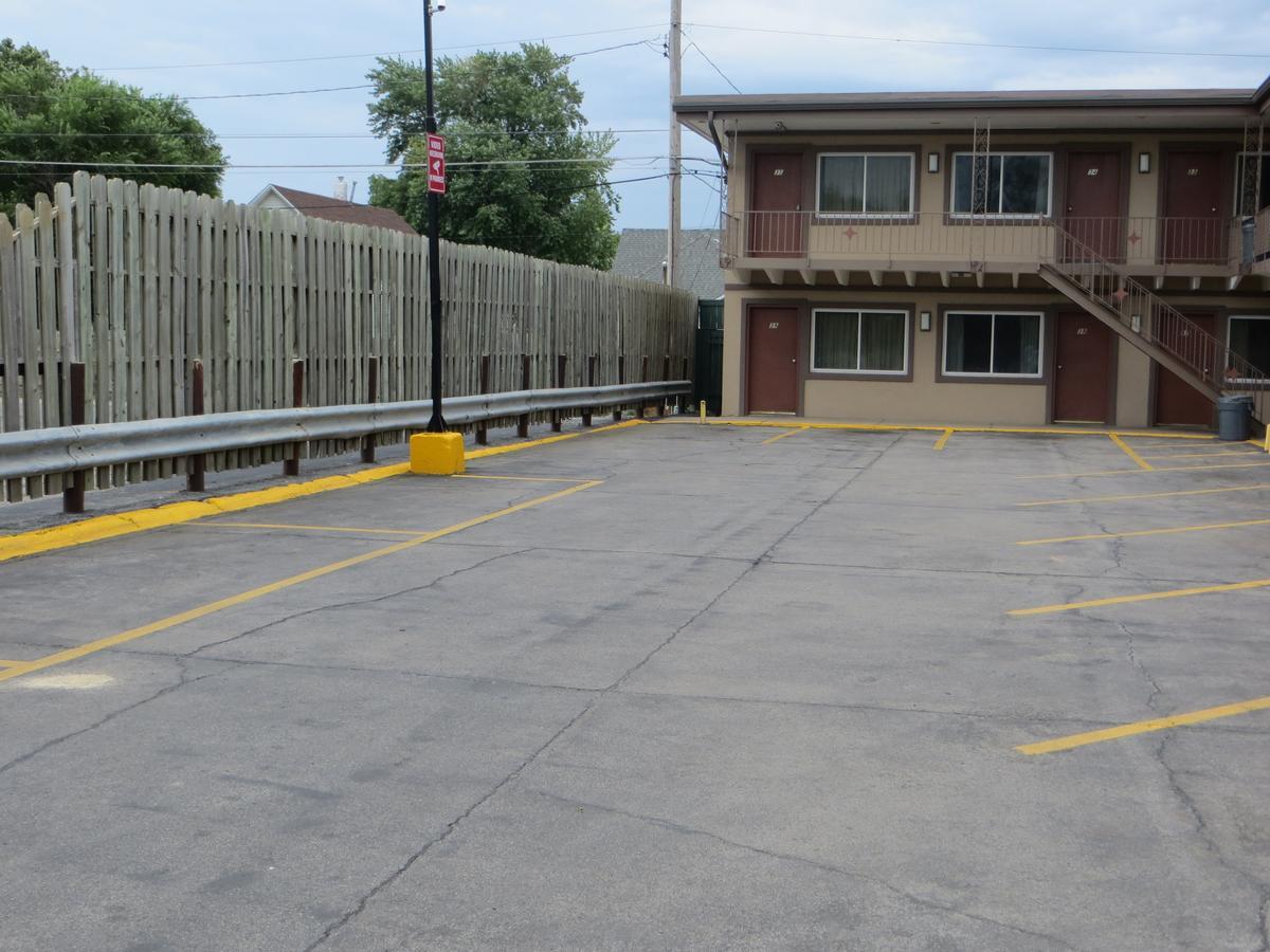 Deluxe Inn/Extended Stay - Council Bluffs Carter Lake Ngoại thất bức ảnh